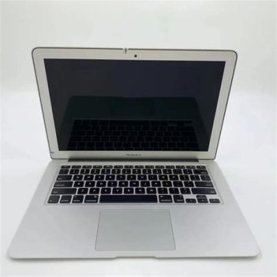 macbook air 中古、宇宙の果てまで持ち運べる軽さ